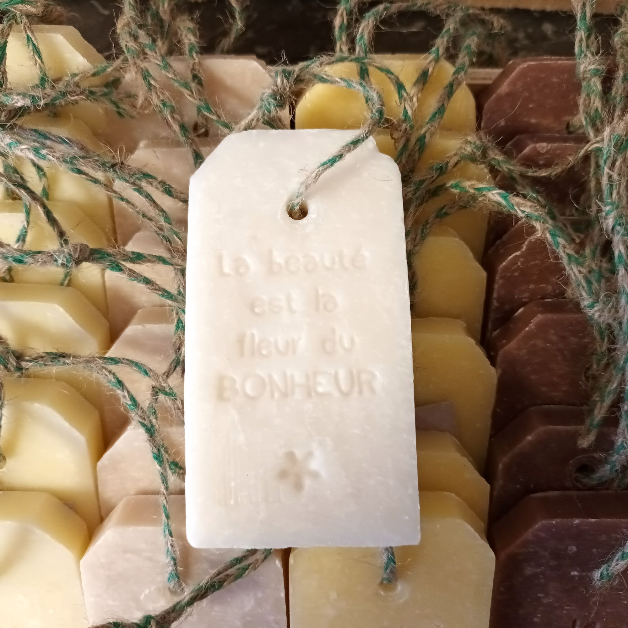 Savon message à suspendre - La beauté est la fleur du BONHEUR - Le Mas du Roseau