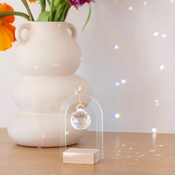 Suncatcher "ARCHIE", Attrape-soleil en cristal et laiton - Rayonne