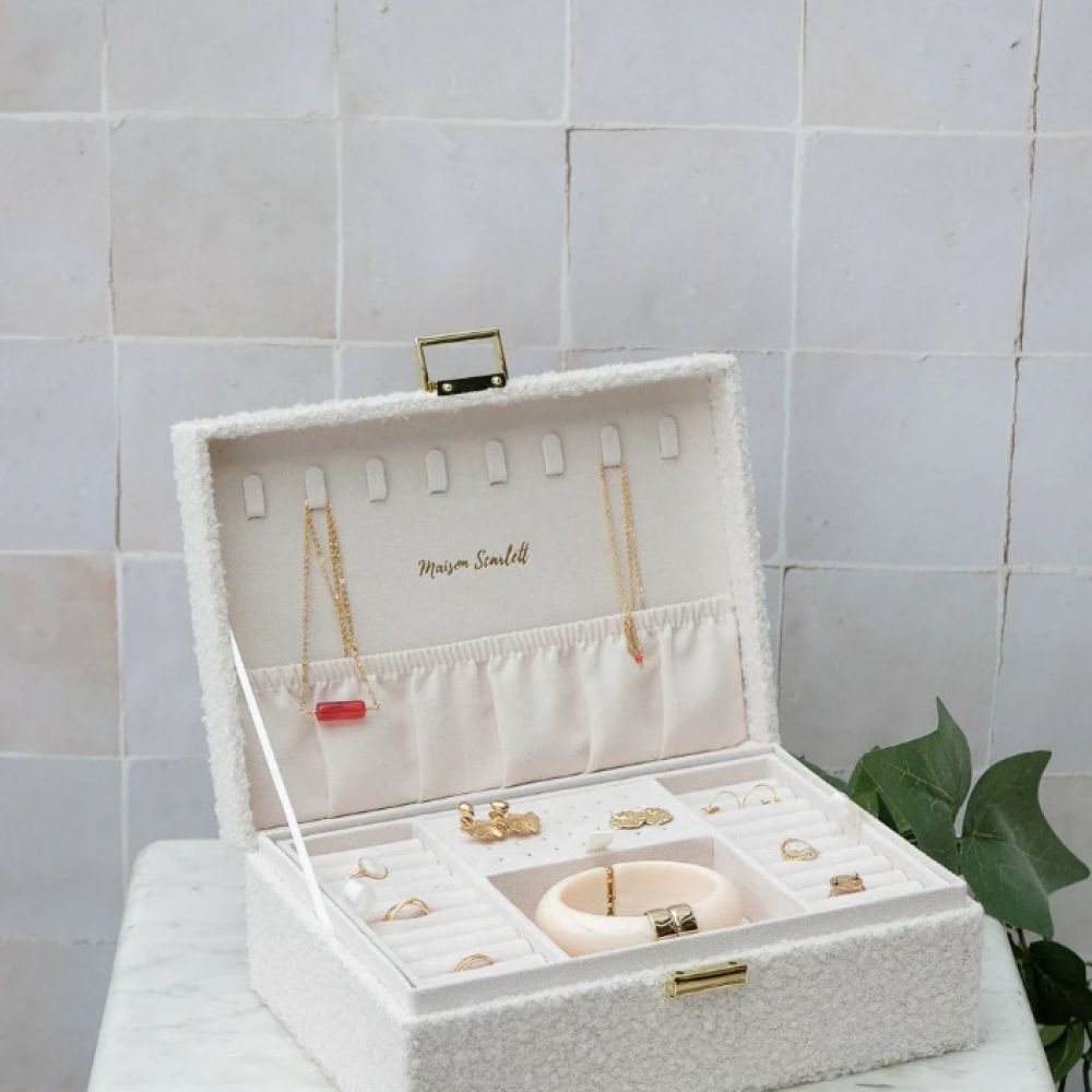 Boite à bijoux Louise en moumoute blanc – Maison Scarlett