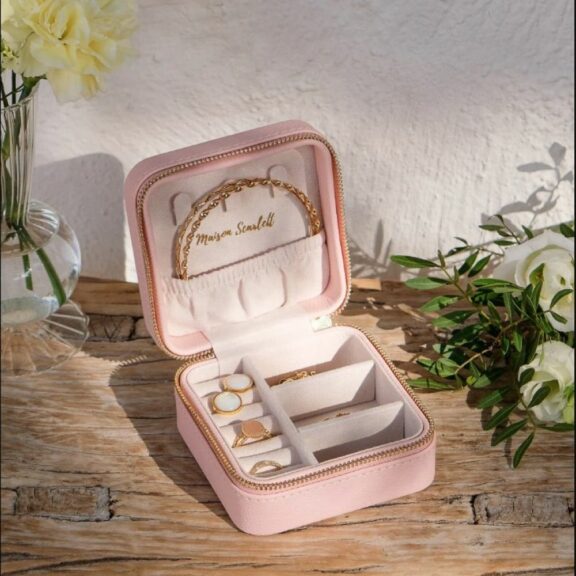 Boîte à bijoux Corinne en PU rose - Maison Scarlett