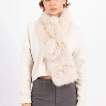 Echarpe écrue en fausse fourrure